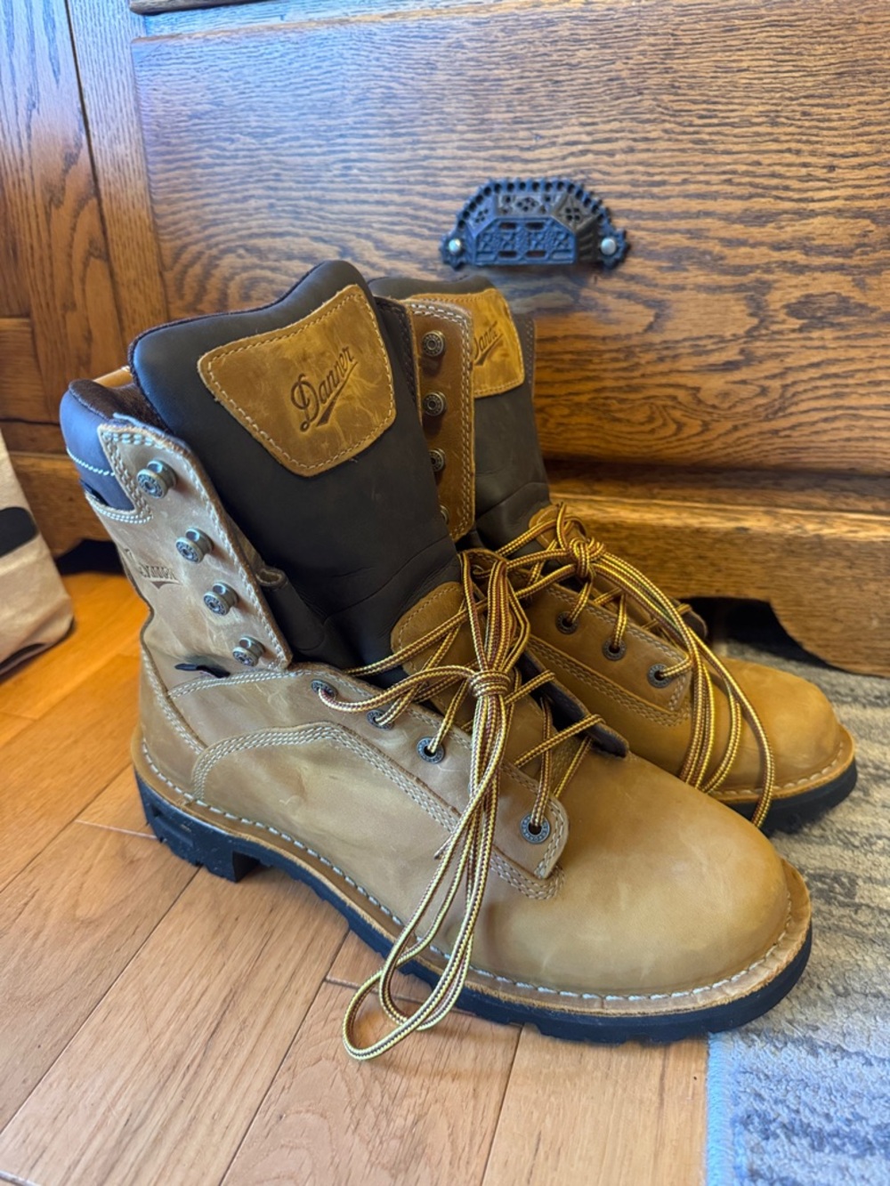 New no box Danner Men’s Quarry 8” Tan Work Boots - Rugged Leather Lace-Up